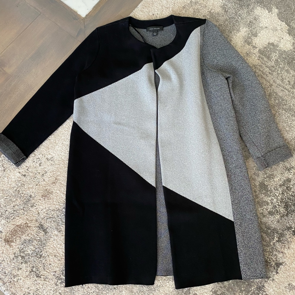 Ann Taylor long cardigan with black and grey abstract accents